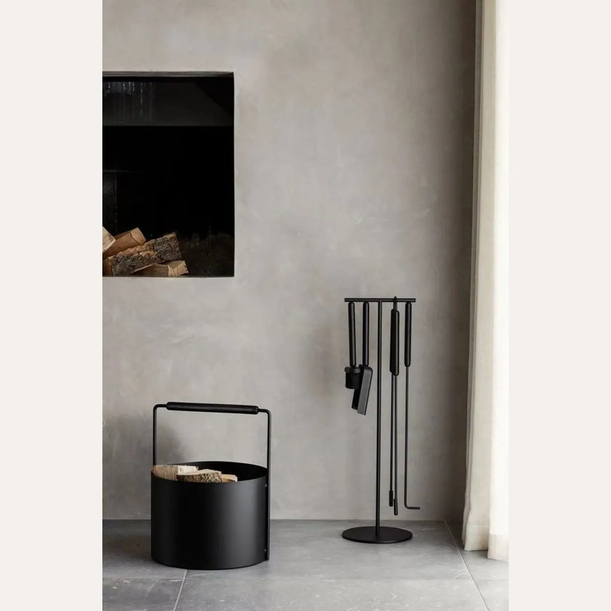 Blomus ASHI Kaminholzkorb, elegantes Design, langlebige Materialien, praktische Handhabung 4