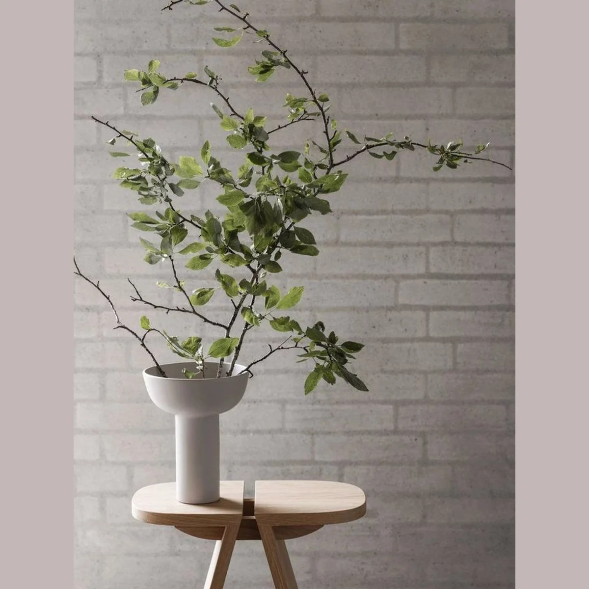 blomus AVIO Hocker, elegantes Design, Eichenholz, kompakt und vielseitig 3