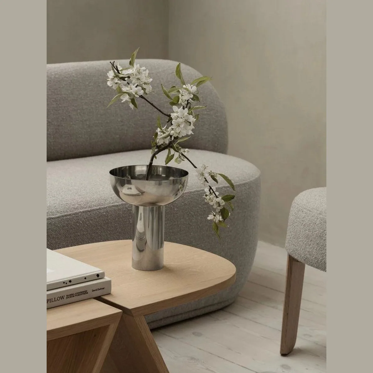 blomus AVIO Beistelltisch, elegantes Design, aus Eichenholz, kompakte Größe 2