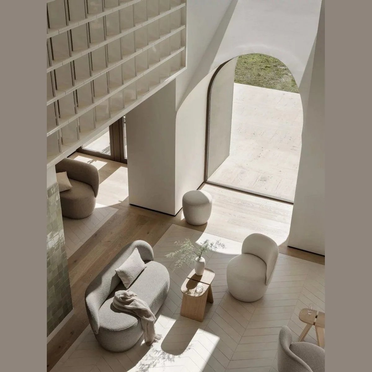 blomus AVIO Beistelltisch, elegantes Design, aus Eichenholz, kompakte Größe 5