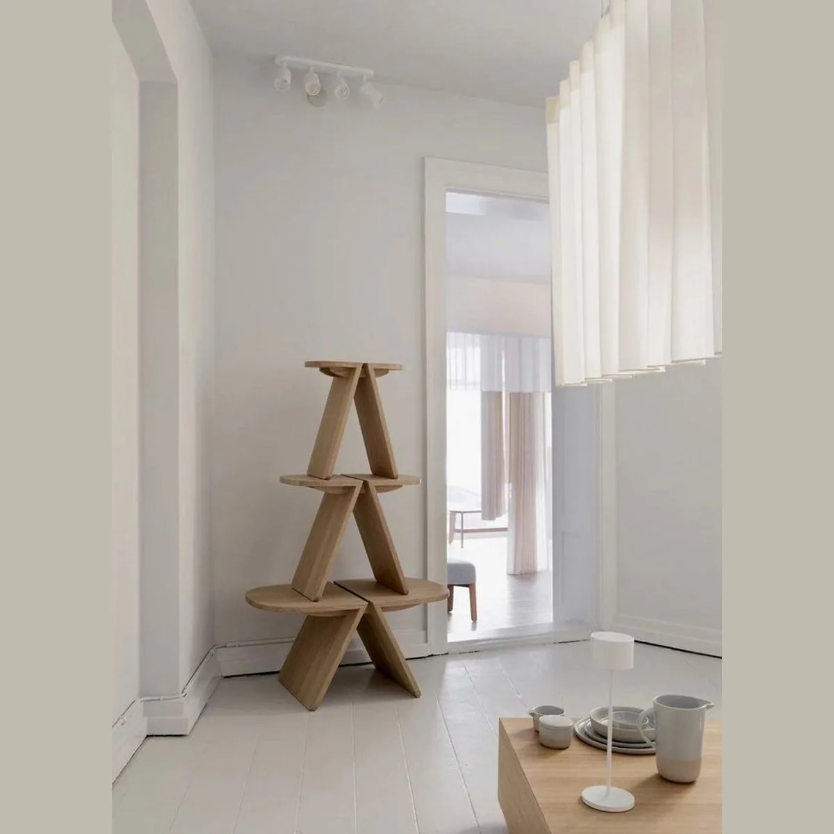 blomus AVIO Sofatisch, Eichenholz, modernes Design, abgerundete Formen 4
