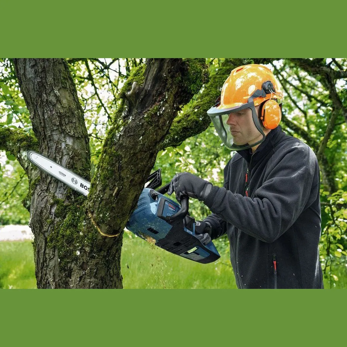 BOSCH GKE 18V-40 Akku-Kettensäge, kraftvoll und kompatibel — inkl. 1x Akku EXBA 5,5 Ah 4