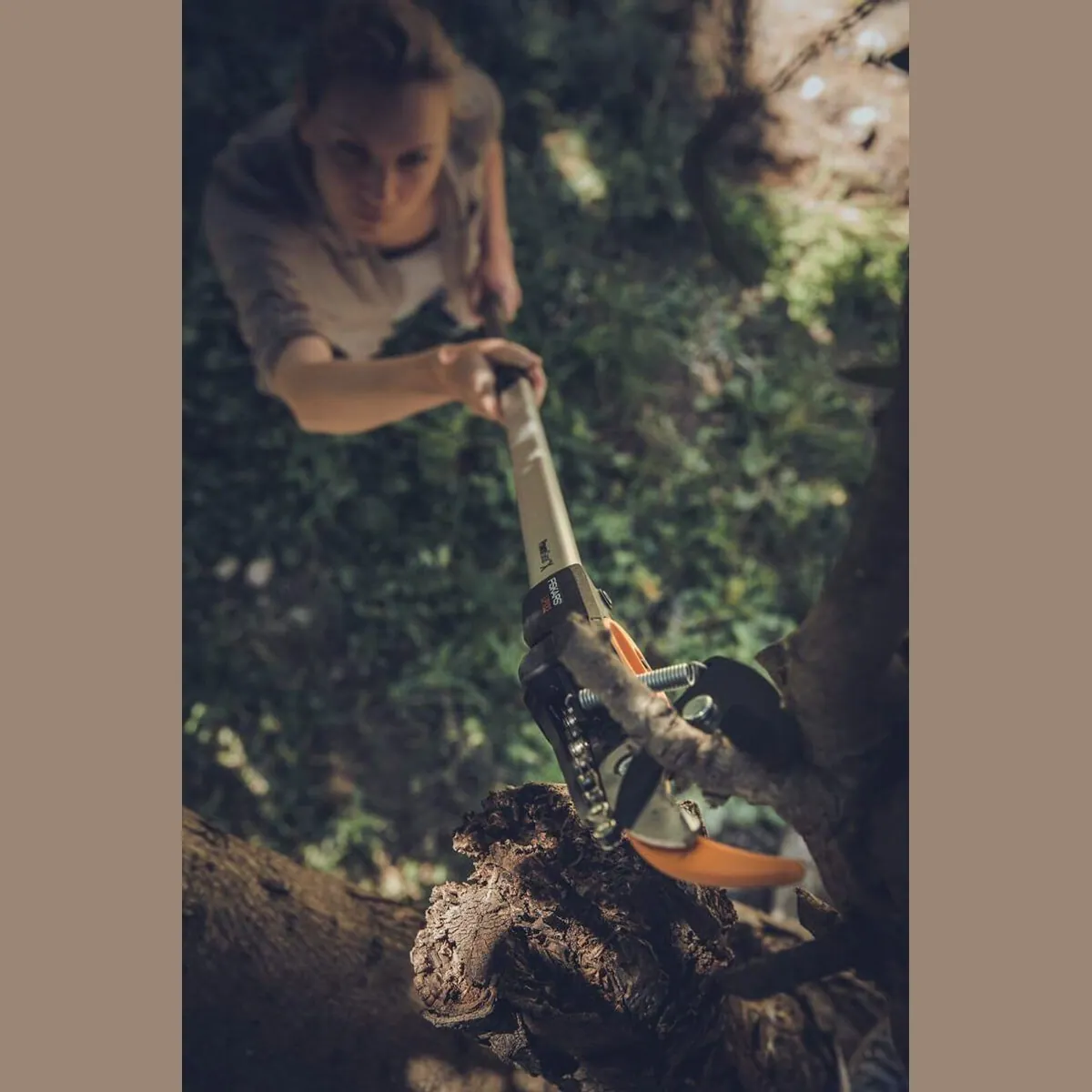 Fiskars UPX82 Baumschere, 230° drehbarer Schneidkopf, kraftsparender Mechanismus 2