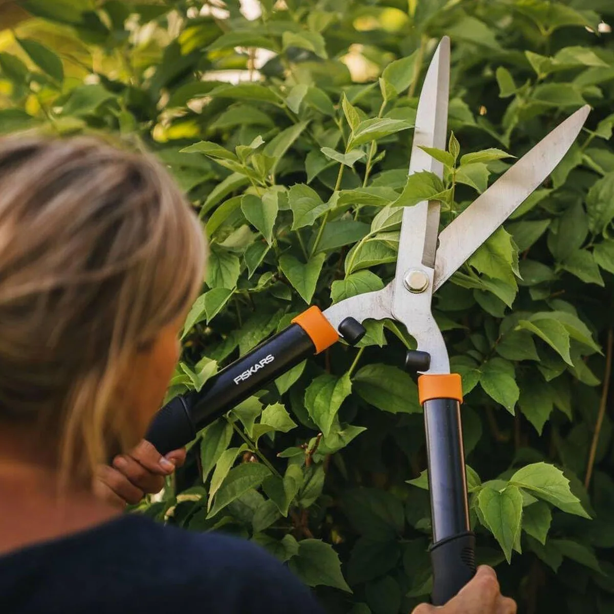 Fiskars HS21 Solid Heckenschere, gehärtete Stahlklingen, komfortabler Soft-Touch Griff 3