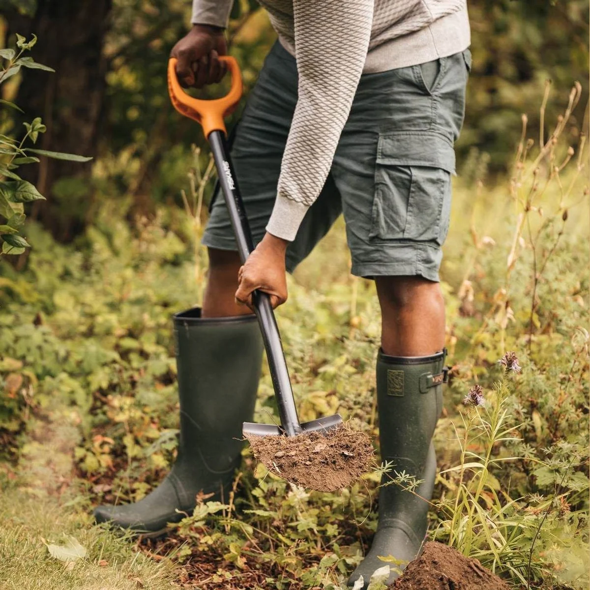 Fiskars Solid Gartenspaten spitz, ergonomisch, langlebig — ideal für Garten- und Grabarbeiten 3