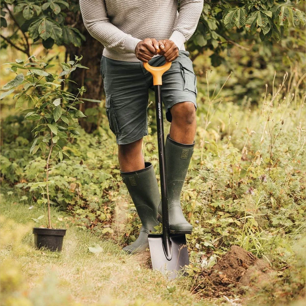 Fiskars Solid Gartenspaten spitz, ergonomisch, langlebig — ideal für Garten- und Grabarbeiten 4