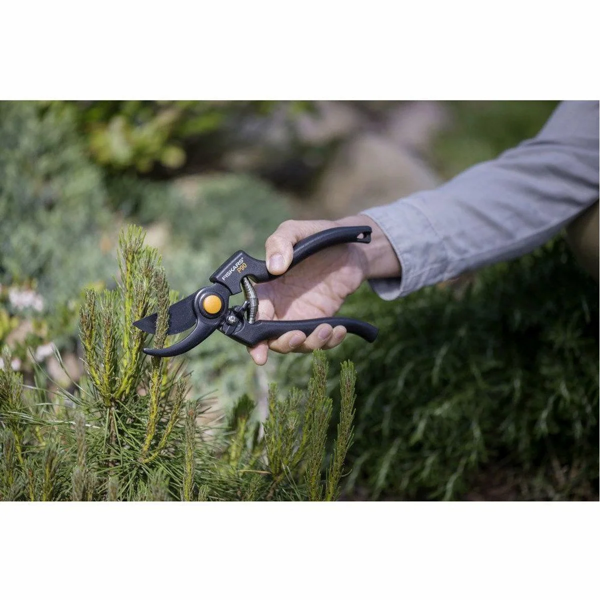 Fiskars Pro P90 Gartenschere, präziser Bypass-Schnitt, ergonomische Griffe 3