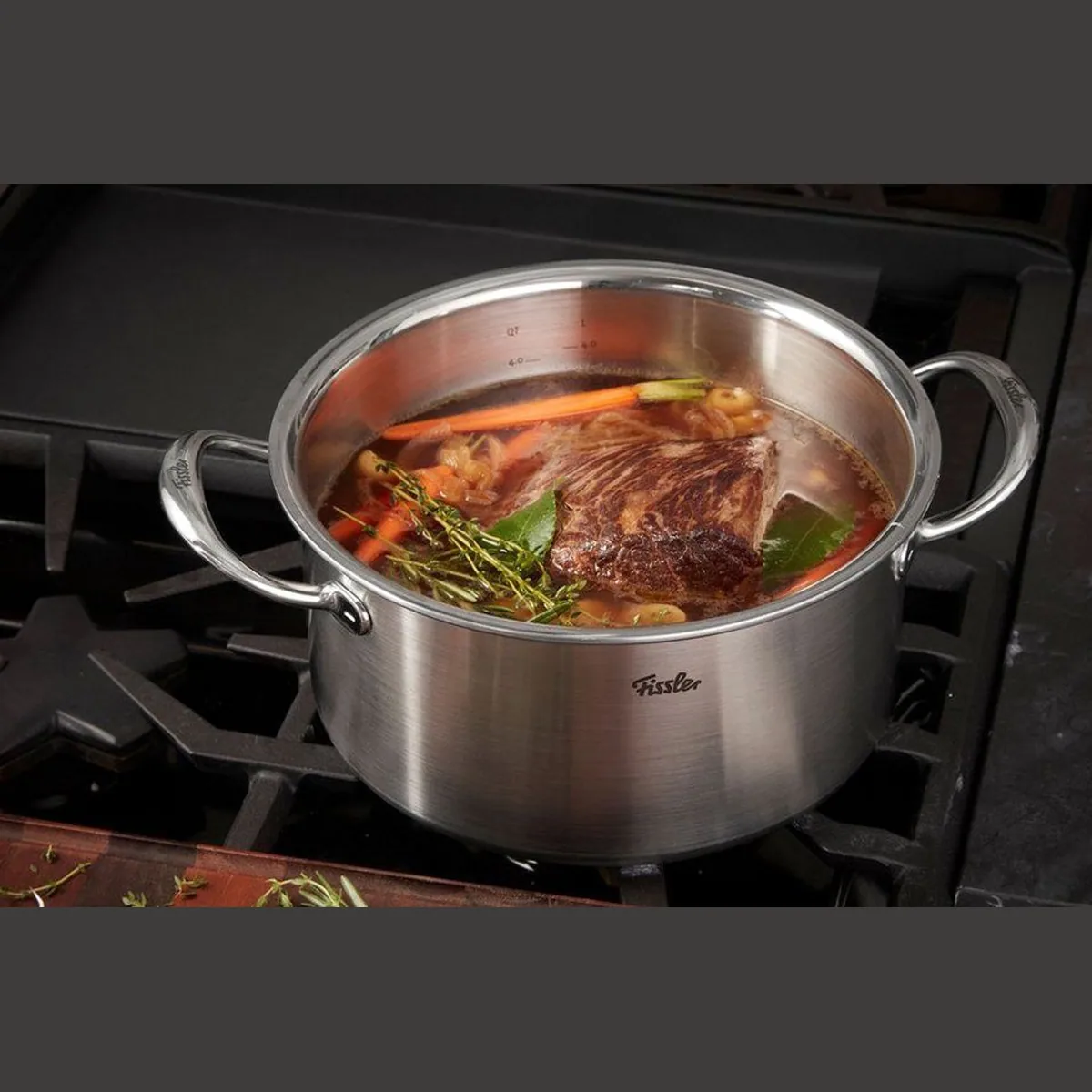 Fissler M5 Pro-Ply Kochtopf 24 cm, präzise Wärmeverteilung, ergonomische Griffe 3