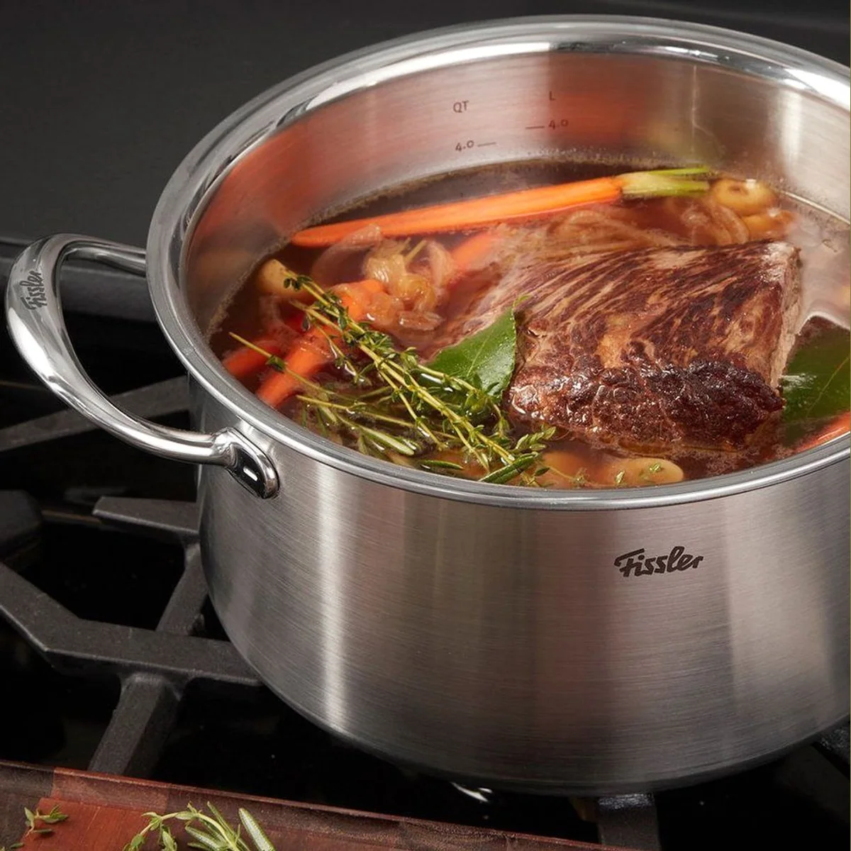 Fissler M5 Pro-Ply Kochtopf 24 cm, präzise Wärmeverteilung, ergonomische Griffe 4