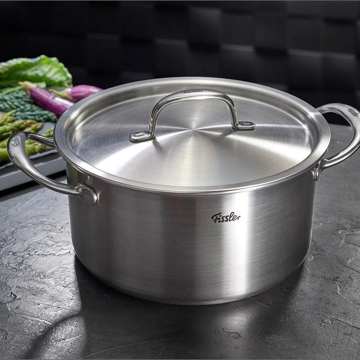 Fissler M5 Pro-Ply Kochtopf 24 cm, präzise Wärmeverteilung, ergonomische Griffe 5