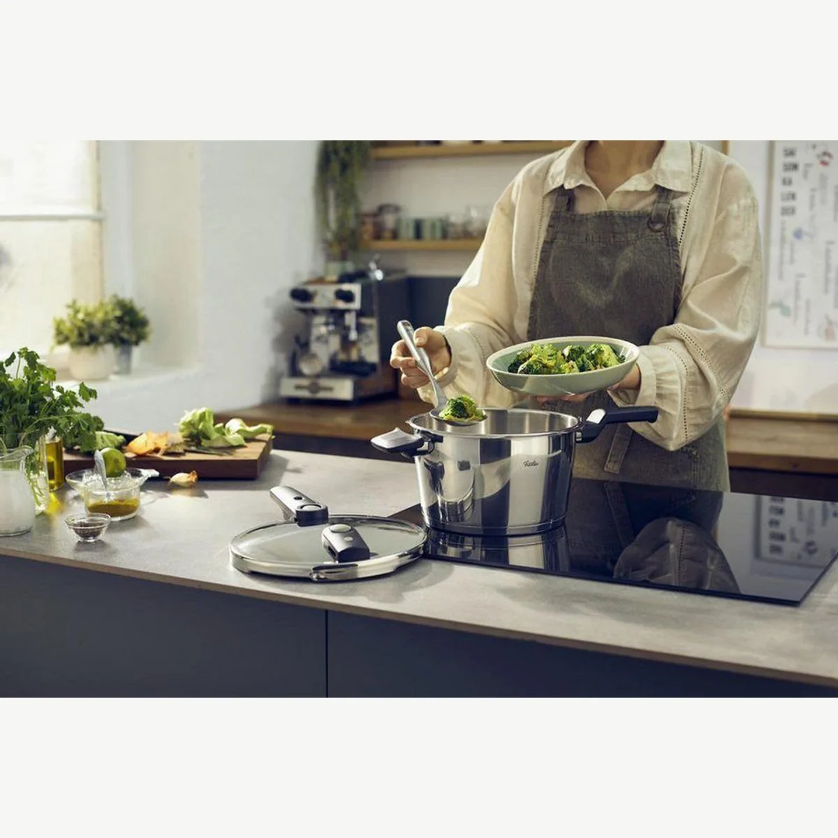 Fissler Vitaquick Elemental Schnellkochtopf, 4-teiliges Set mit Glasdeckel 2