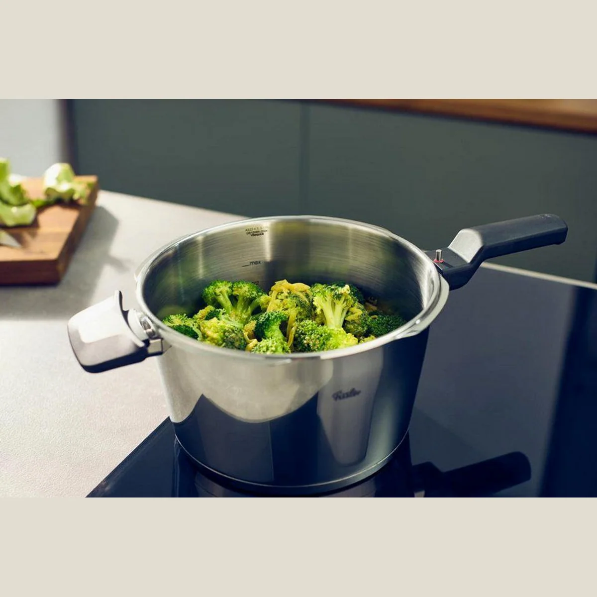 Fissler Vitaquick Elemental Schnellkochtopf, 4-teiliges Set mit Glasdeckel 3