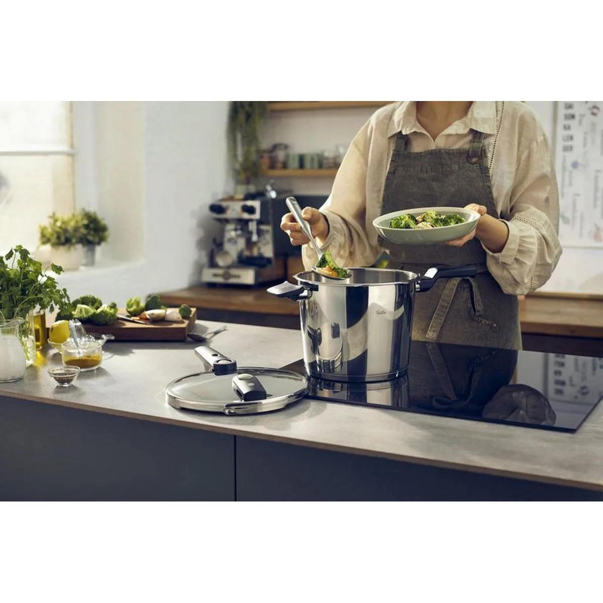 Fissler Vitaquick Elemental Schnellkochtopf, 4-teiliges Set mit Glasdeckel 4