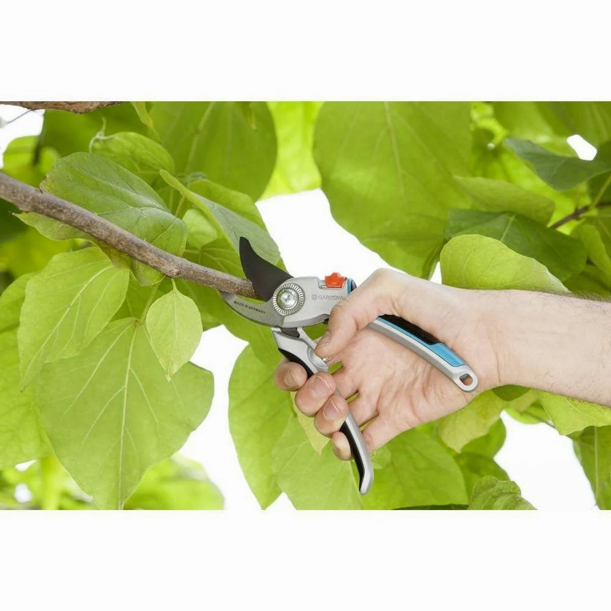 GARDENA Alu-Gartenschere B/L, ergonomische Griffe, präzisionsgeschliffene Klingen 2