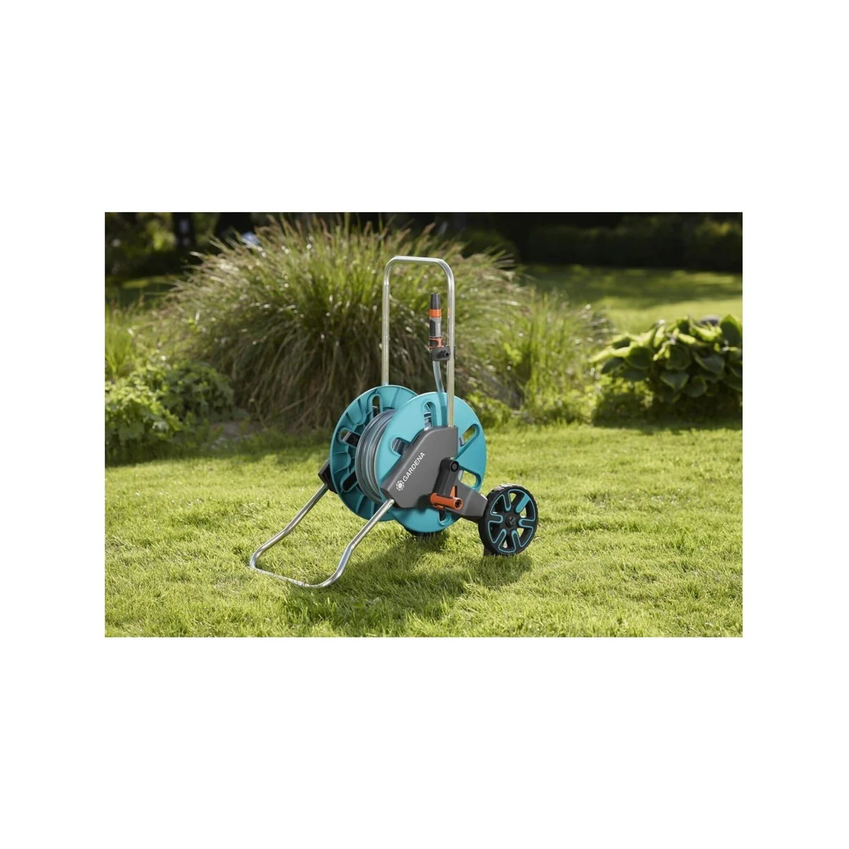 GARDENA CleverRoll M Schlauchwagen, platzsparend, ergonomisch, mit Nachtropfstopp 2