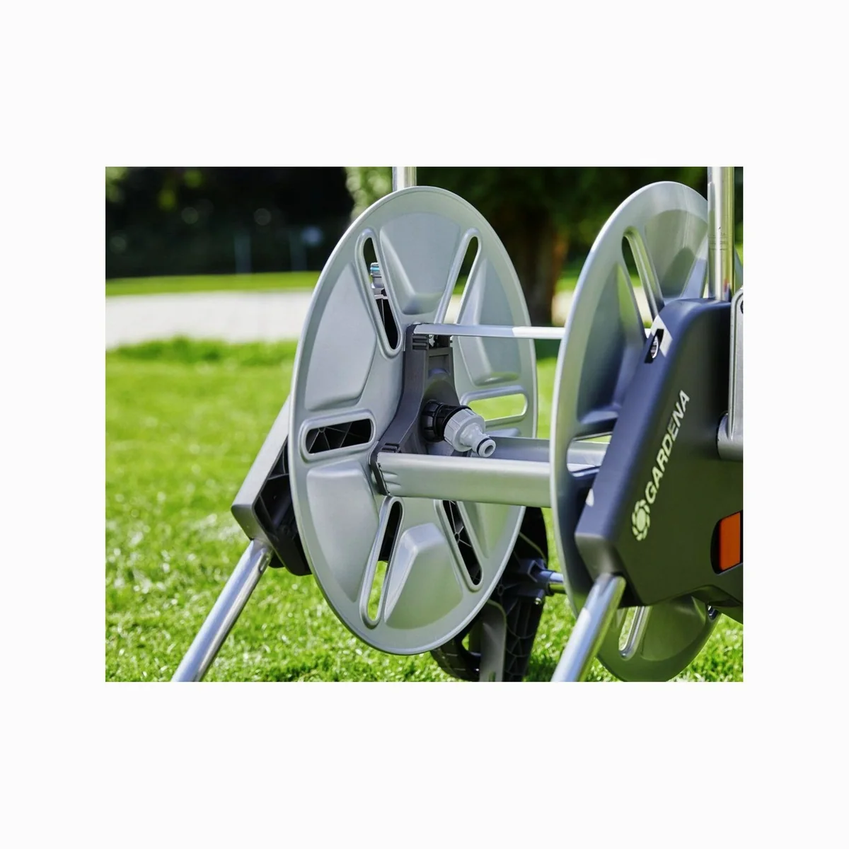 GARDENA CleverRoll M Metall Schlauchwagen, stabil, ergonomisch, frostbeständig 4