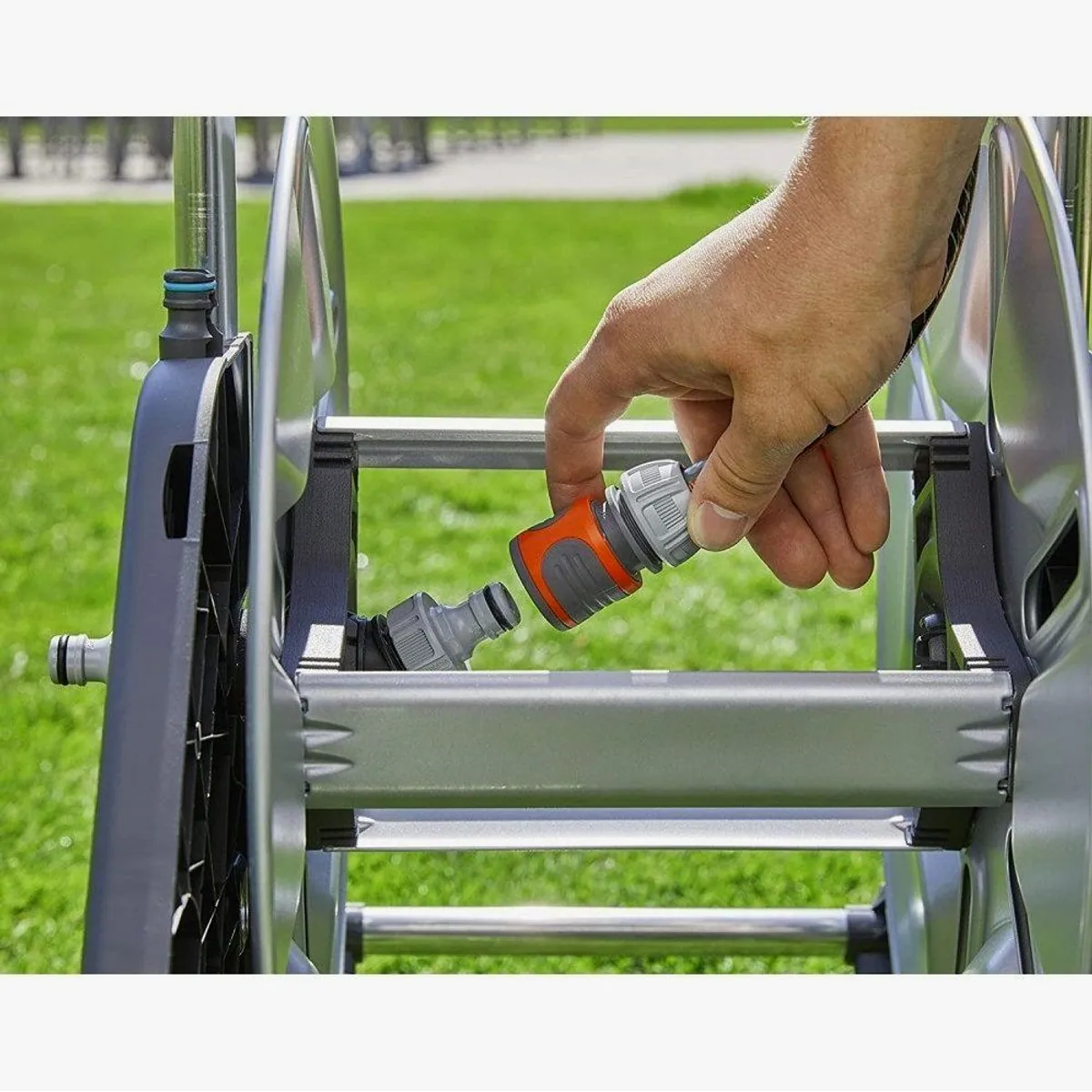 GARDENA CleverRoll Schlauchwagen, einziehbar, bis 100 m Schlauch, frostsicher 3