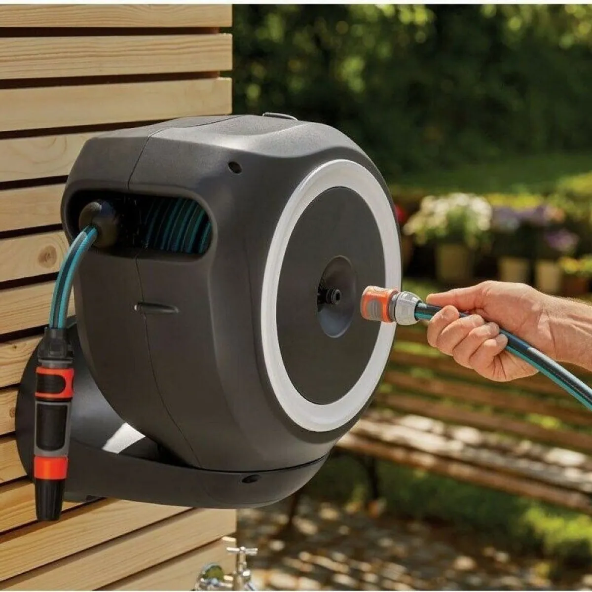 GARDENA RollUp S Schlauchbox, 15m Schlauch, automatisches Aufwickeln, wandmontierbar 3