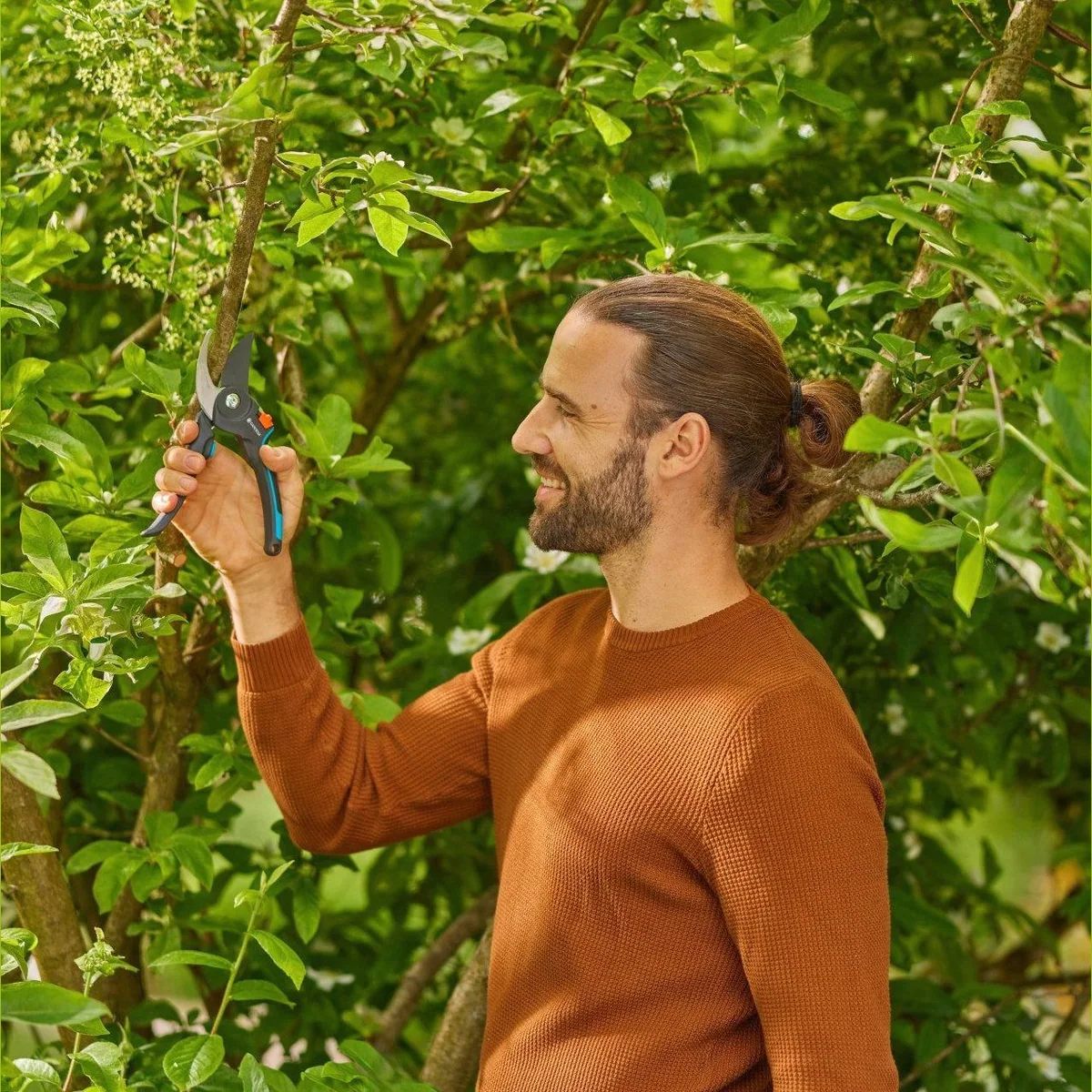 Gardena PremiumCut Pro Gartenschere, starke Leistung, ergonomisches Design, langlebige Klingen 4
