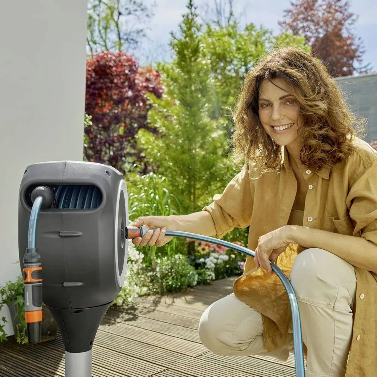 GARDENA Terrassen-Schlauchbox RollUp M, automatische Aufrollfunktion, 20 m Schlauch 4