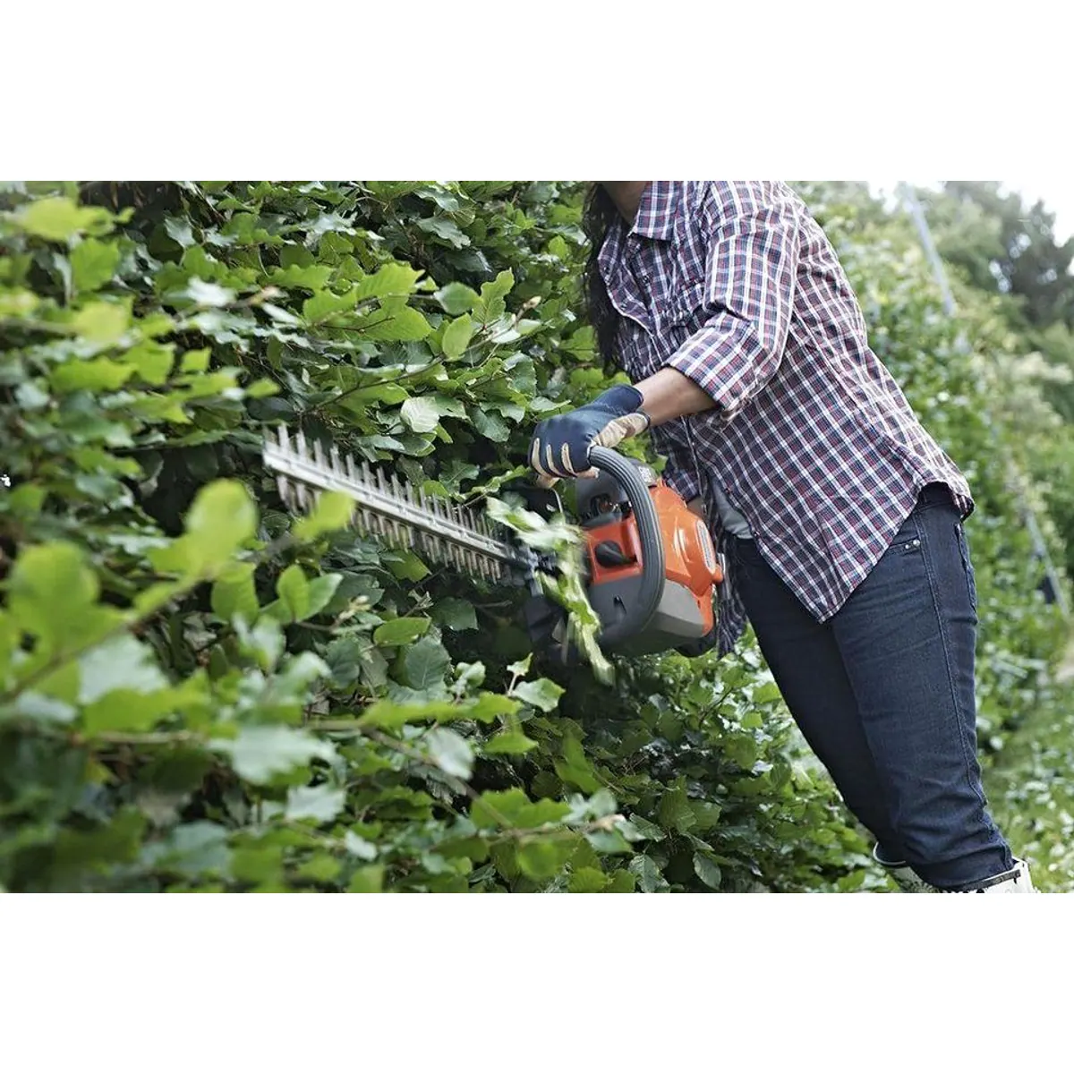 Husqvarna 122HD45 Benzin-Heckenschere, 45 cm Doppelmesser, leicht startbar 2