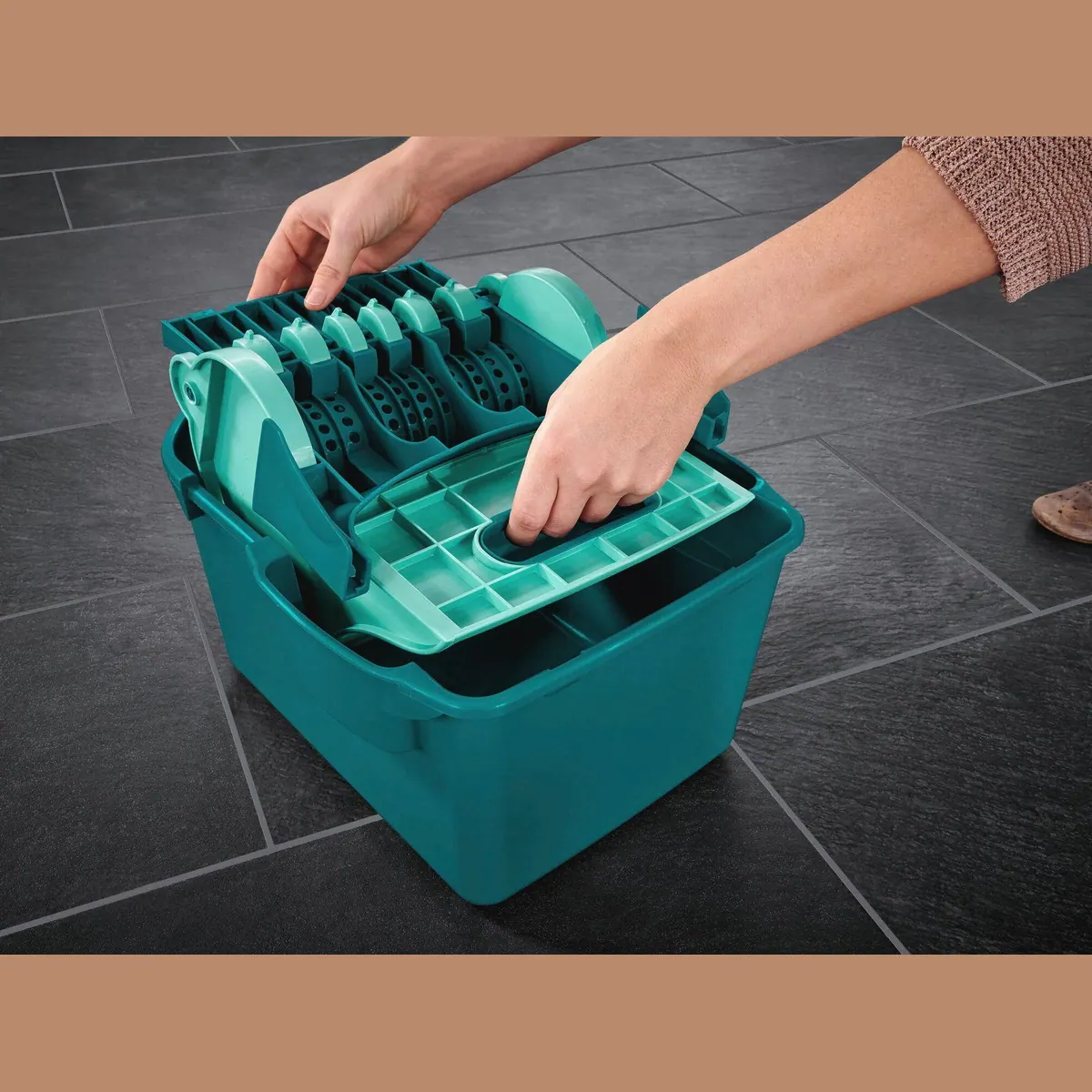 Leifheit Wischtuchpresse Profi Compact, platzsparend, 8l Fassungsvermögen, Hebelwirkung 5