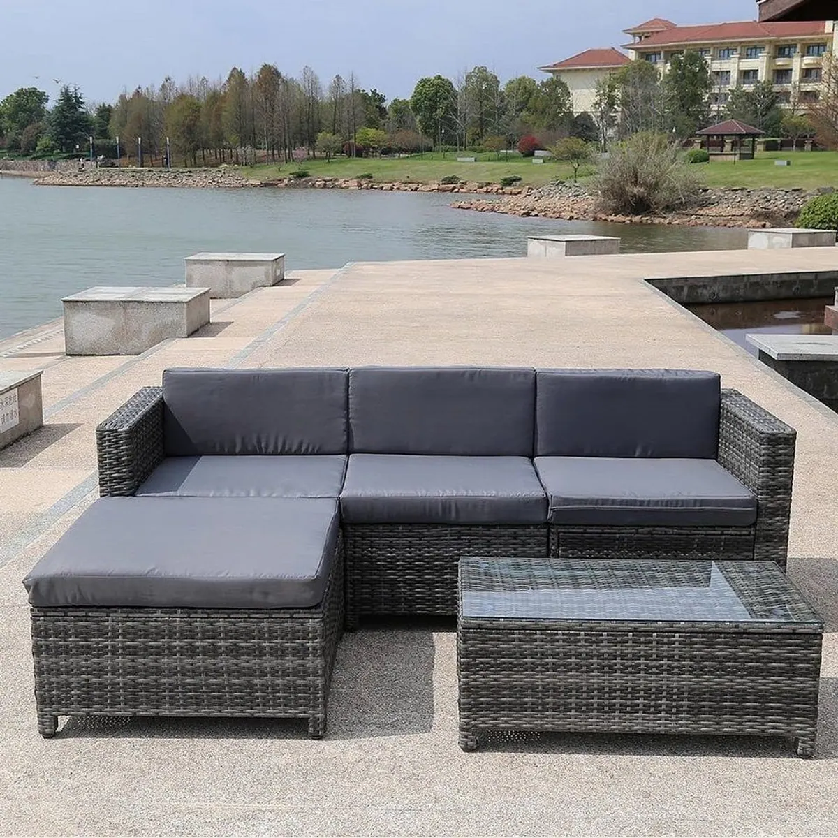 Melko Loungeset, flexibles Gartenmöbel-Set mit Sofa und Tisch — wetterfest, leicht zu reinigen, hohe Stabilität