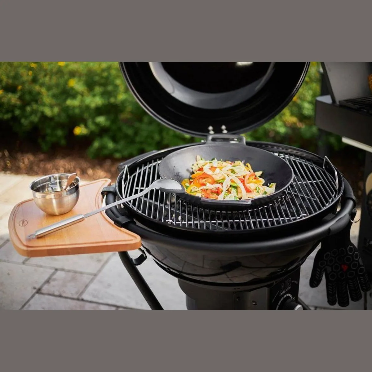 RÖSLE VARIO Wok, emailliertes Gusseisen, für Herd und Grill, hohe Wärmespeicherung 4
