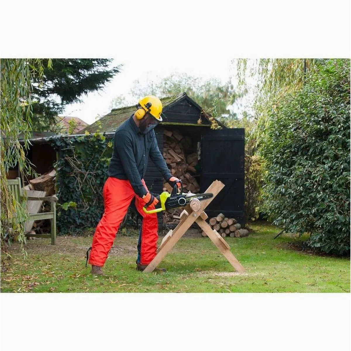 RYOBI Akku-Kettensäge ONE+ 18 V, bürstenloser Motor, 30 cm Schwert, Zweihandgriff 3