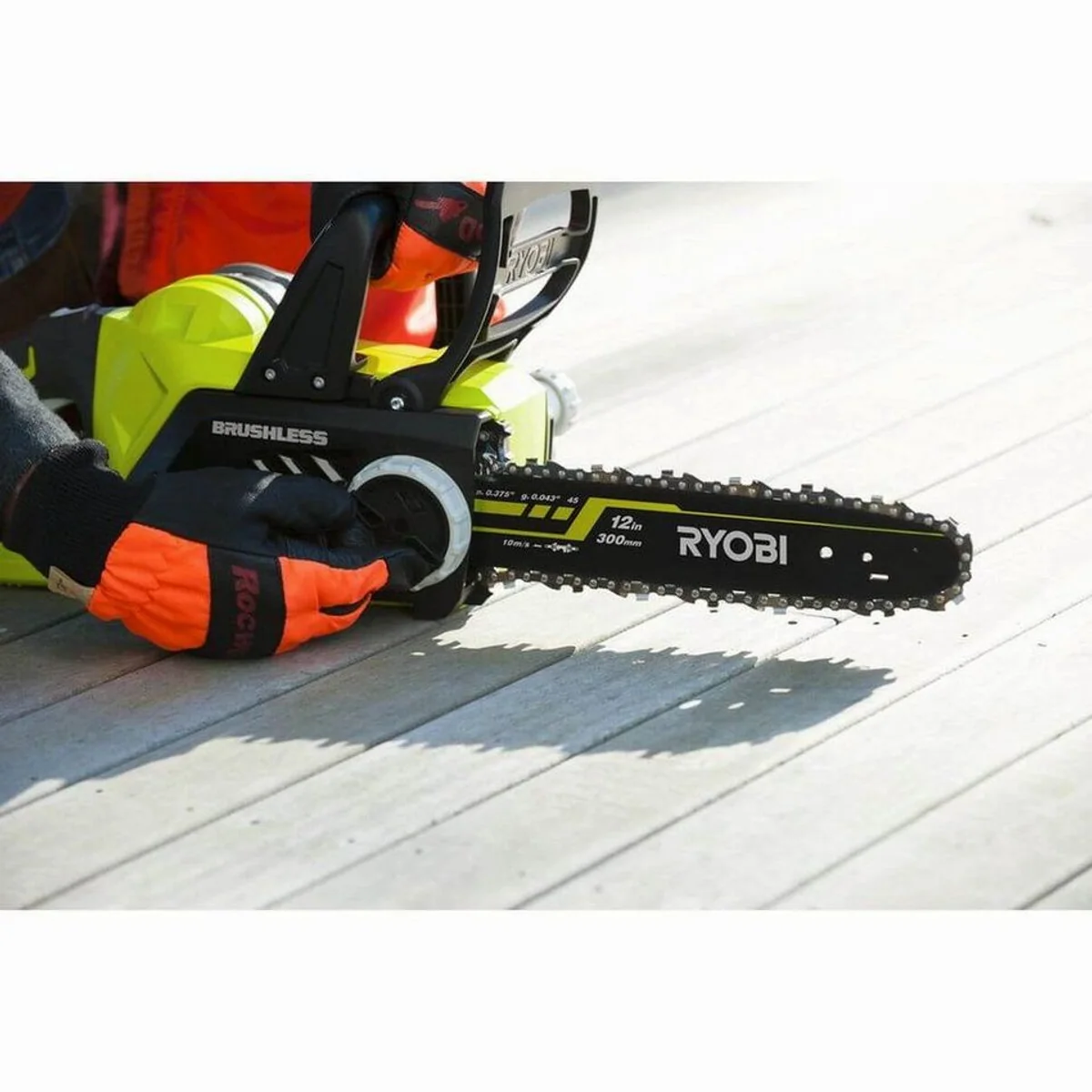 RYOBI Akku-Kettensäge ONE+ 18 V, bürstenloser Motor, 30 cm Schwert, Zweihandgriff 4