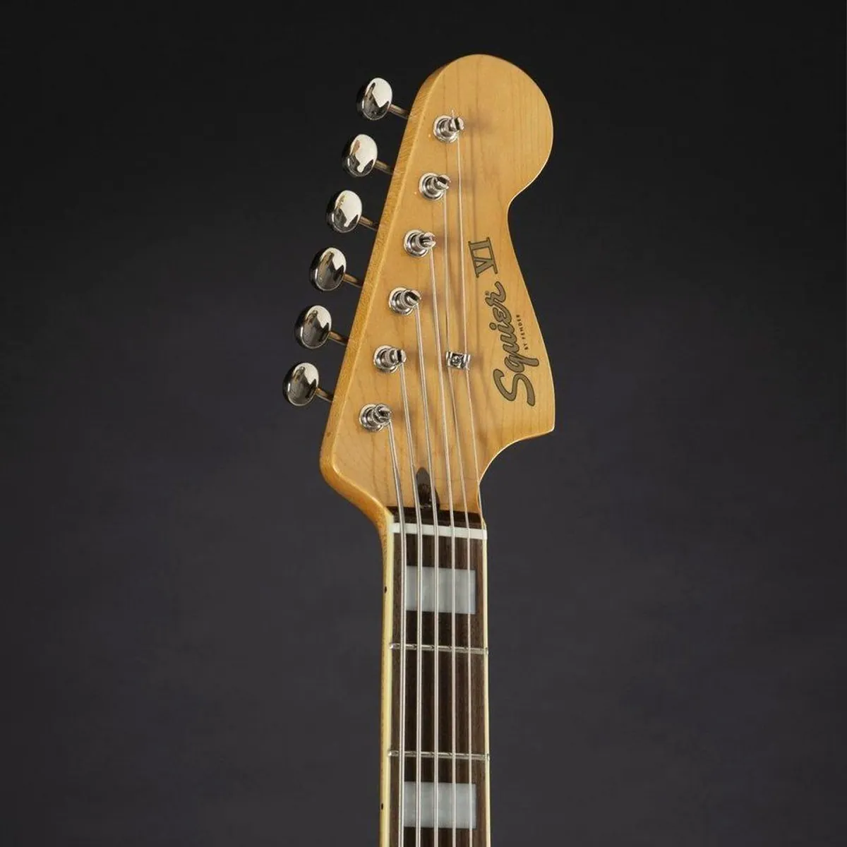 Squier Classic Vibe Bass VI Black, 6-Saiter, vielseitige Klangmöglichkeiten 3