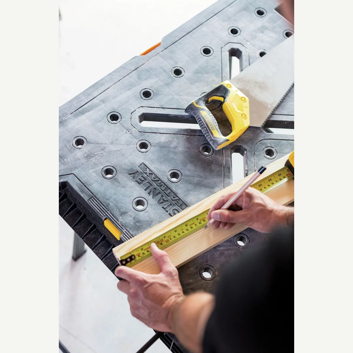 STANLEY FATMAX Klappbare Werkbank, 850 x 600 mm Arbeitsfläche, 455 kg Belastbarkeit 2