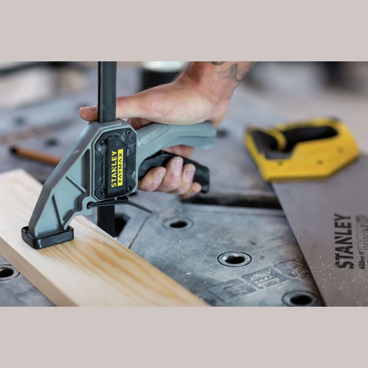 STANLEY FATMAX Klappbare Werkbank, 850 x 600 mm Arbeitsfläche, 455 kg Belastbarkeit 4