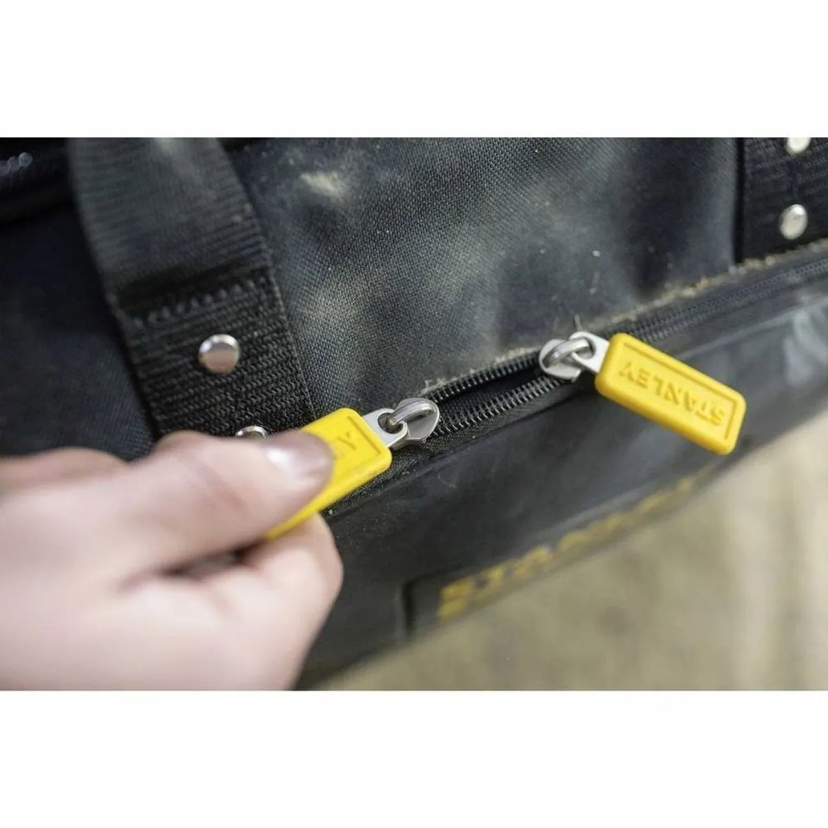 STANLEY Fatmax Quick Access Rucksack, gepolsterter Rücken, wasserabweisender Boden 5