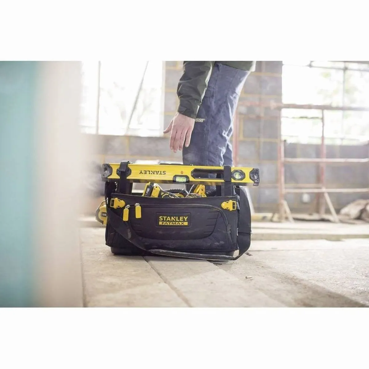 STANLEY Werkzeugkoffer Fatmax Quick Access, schneller Zugang, verschließbare Seitenteile, wasserfester Boden 5