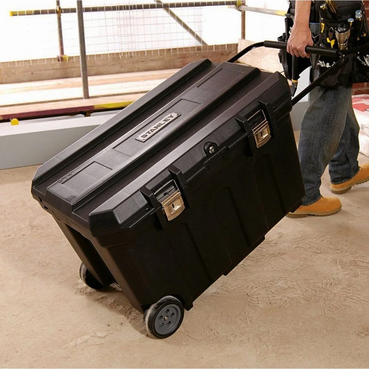 STANLEY Werkzeugbox, 190 L Volumen, robust und mobil 4
