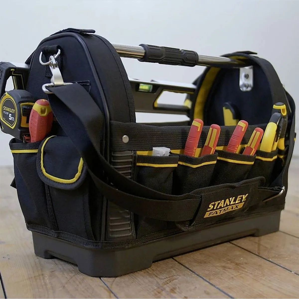 STANLEY Werkzeugkoffer, robustes Nylon, 48 x 33 x 25 cm — für optimale Werkzeugsortierung 5