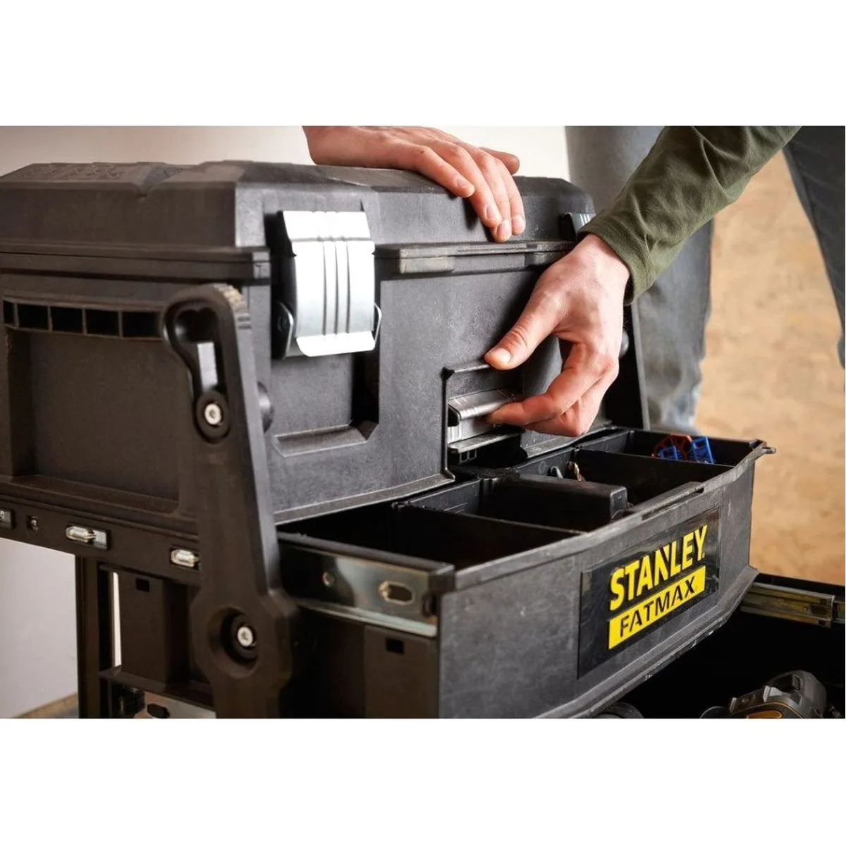 STANLEY Rolling Workshop, mobiler Transport, 85,7 l Volumen 5