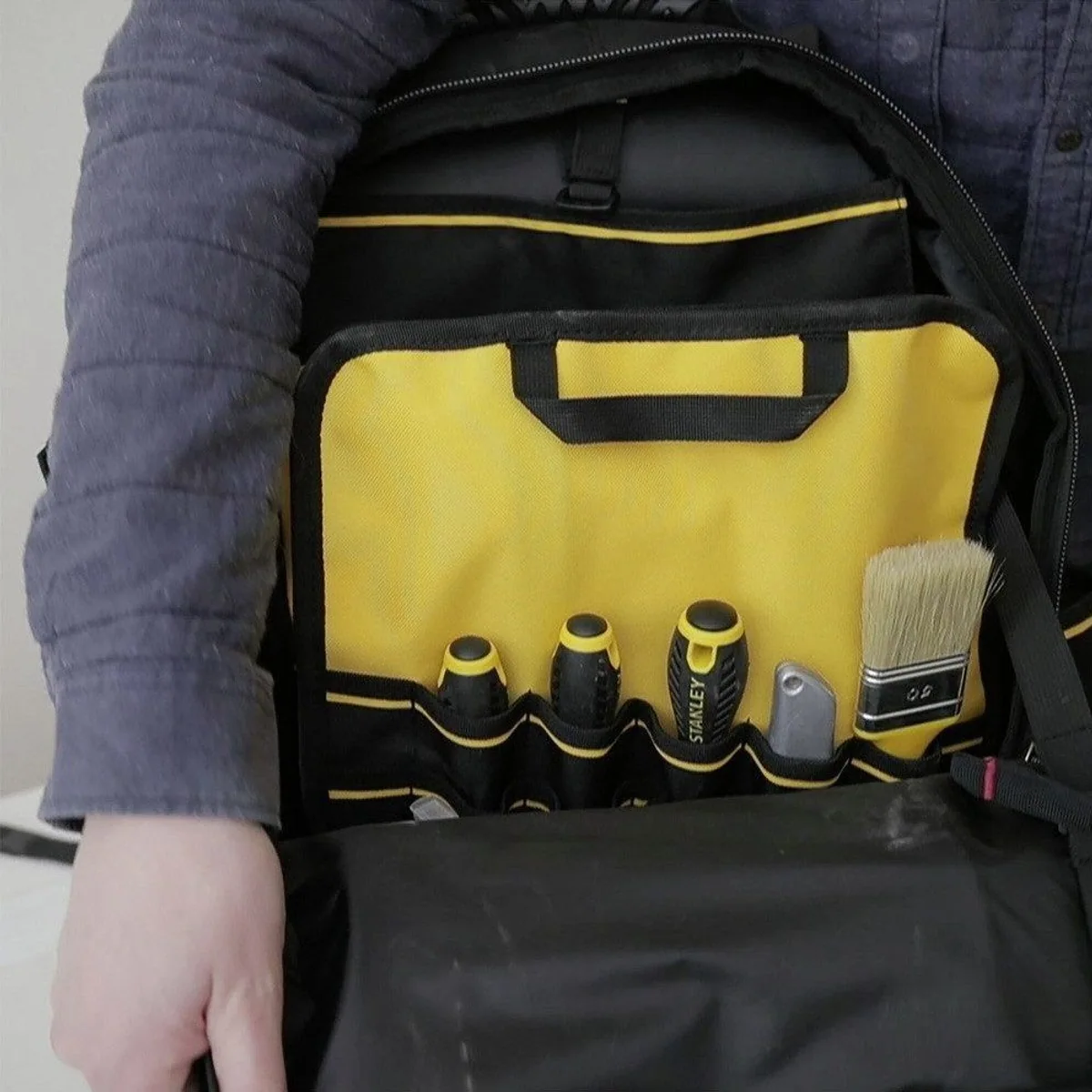 STANLEY FatMax Werkzeugrucksack, robuster Transport für Werkzeuge und Laptop 5
