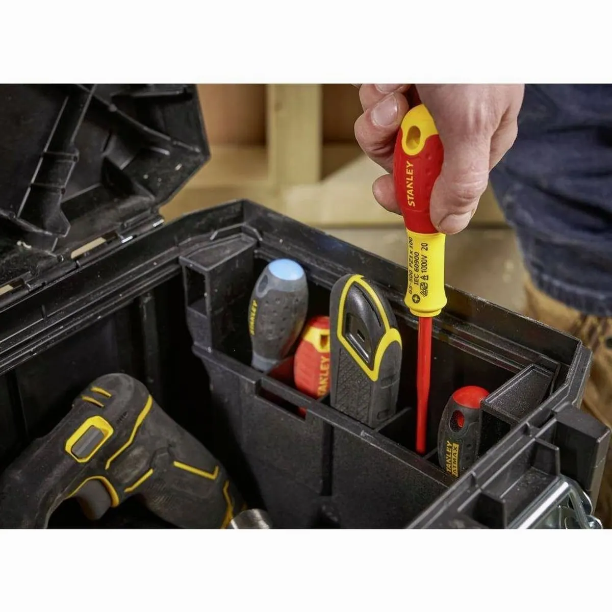 STANLEY Werkzeugkoffer unbestückt, robustes Design, vielseitig einsetzbar 5