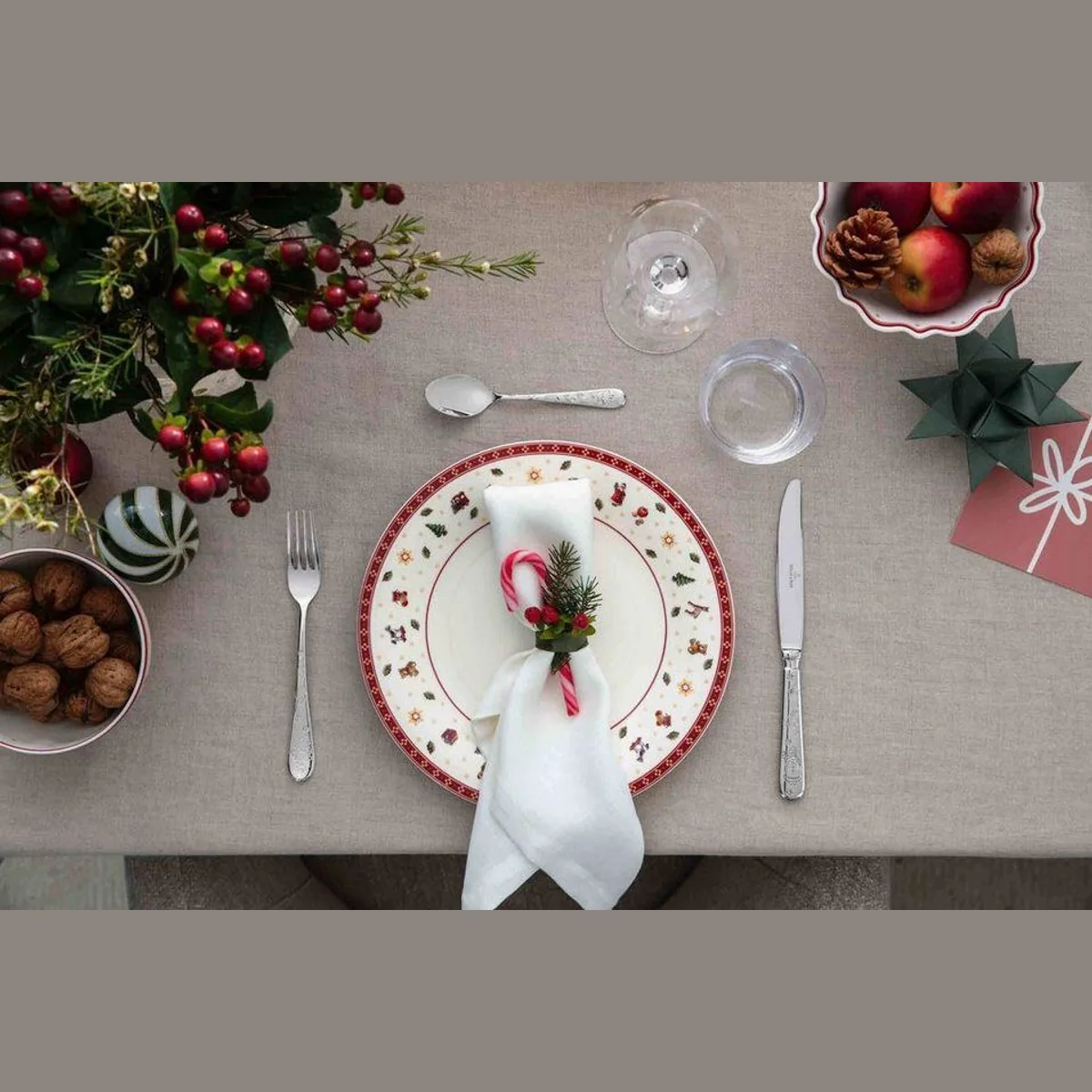 Villeroy & Boch Toy's Delight Tellerset, 12-teilig, festliche Eleganz für 4 Personen 2