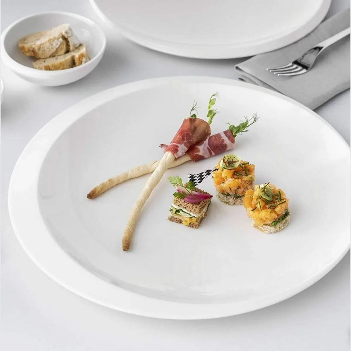 Villeroy & Boch NewMoon Schalen- und Tellerset, 6-teilig für 2 Personen — elegantes Design, spülmaschinenfest, vielseitig einsetzbar 3
