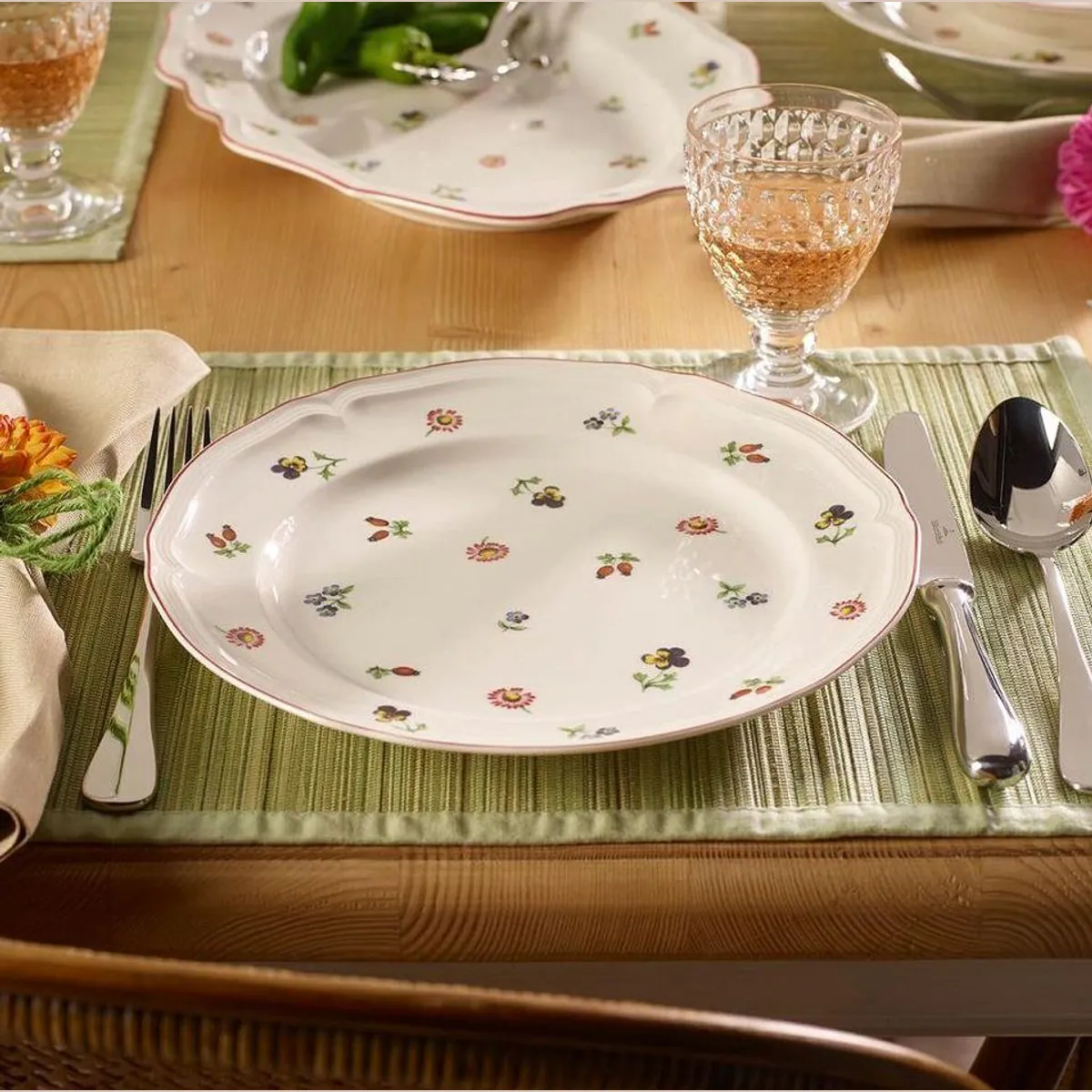 Villeroy & Boch Petite Fleur Tafelservice, romantisches Design, spülmaschinenfest, 12-teilig 3