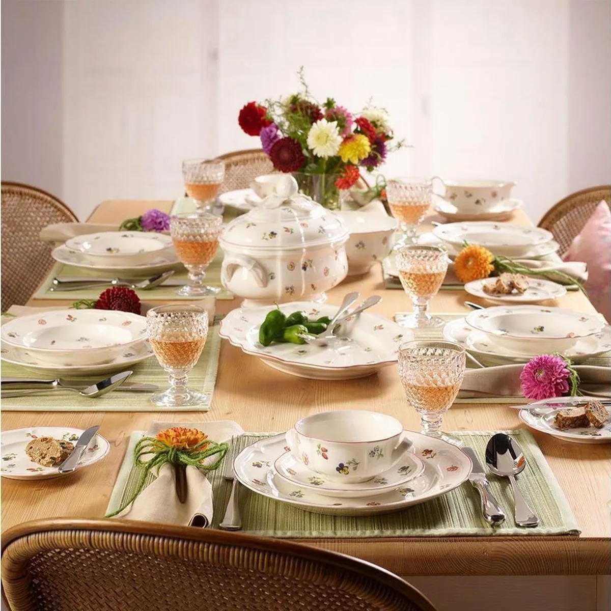 Villeroy & Boch Petite Fleur Tafelservice, romantisches Design, spülmaschinenfest, 12-teilig 5