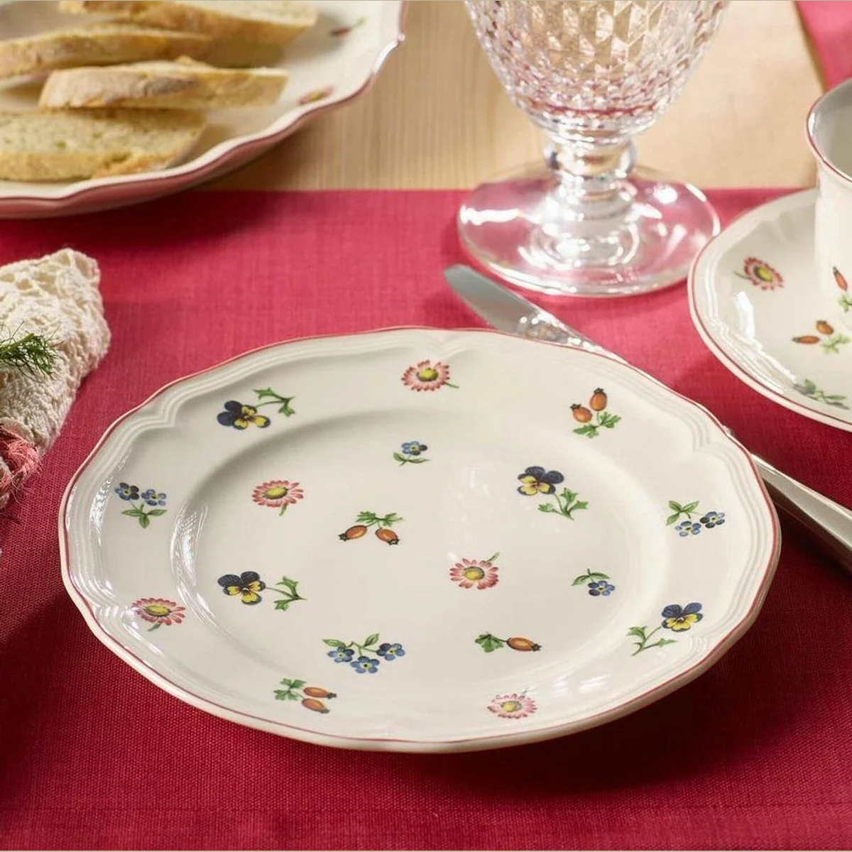 Villeroy & Boch Petite Fleur Teller-Set, 18-teilig, für 6 Personen — feines Porzellan, spülmaschinenfest, mikrowellensicher 2