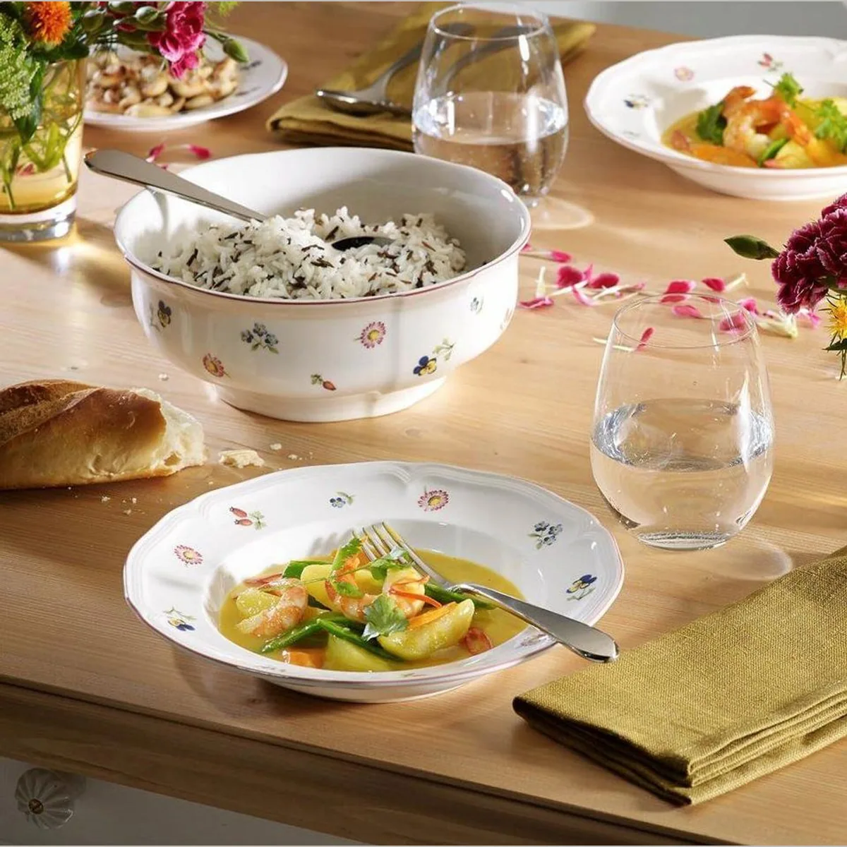 Villeroy & Boch Petite Fleur Teller-Set, 18-teilig, für 6 Personen — feines Porzellan, spülmaschinenfest, mikrowellensicher 5