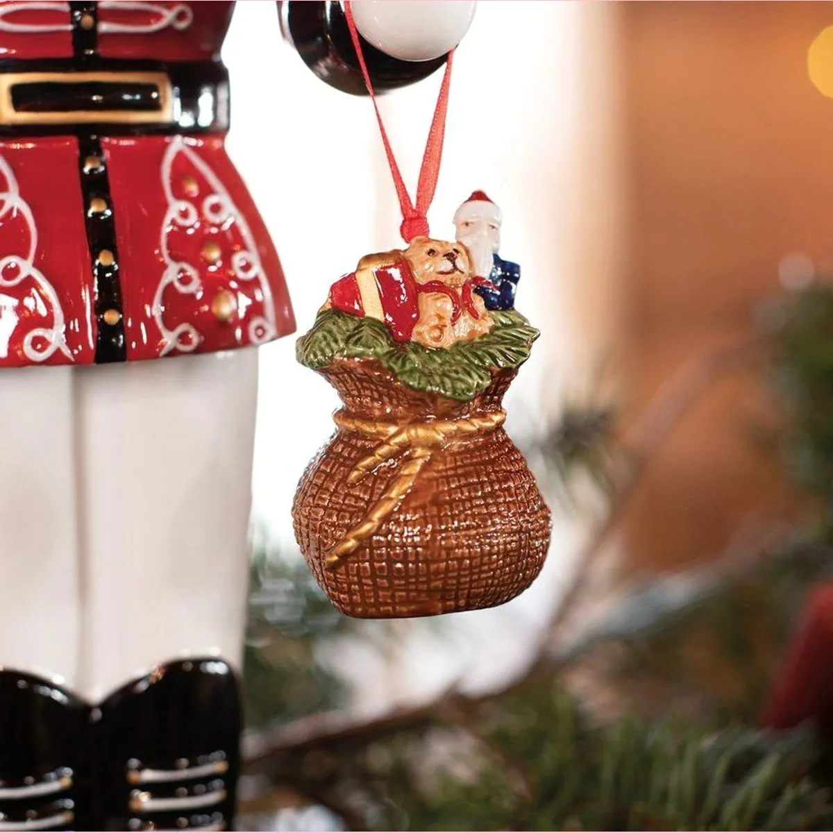 Villeroy Dekofigur Christmas Toys Nussknacker, nostalgisches Design, vielseitig kombinierbar 3
