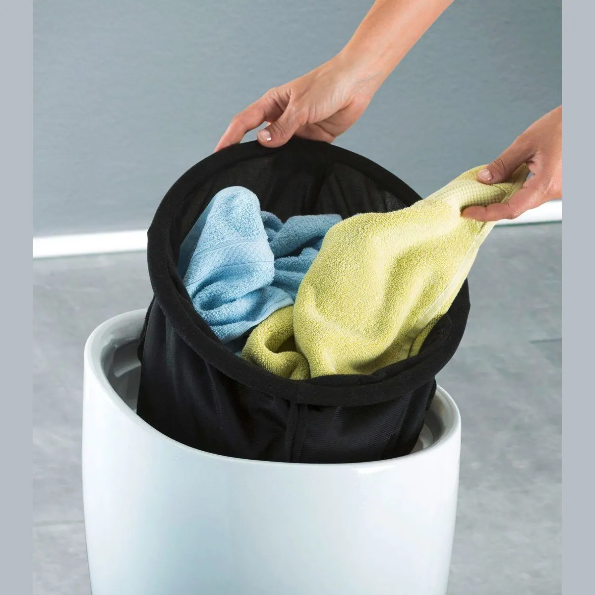 WENKO Badhocker Candy, herausnehmbarer Wäschesack 20l, vielseitig einsetzbar 3