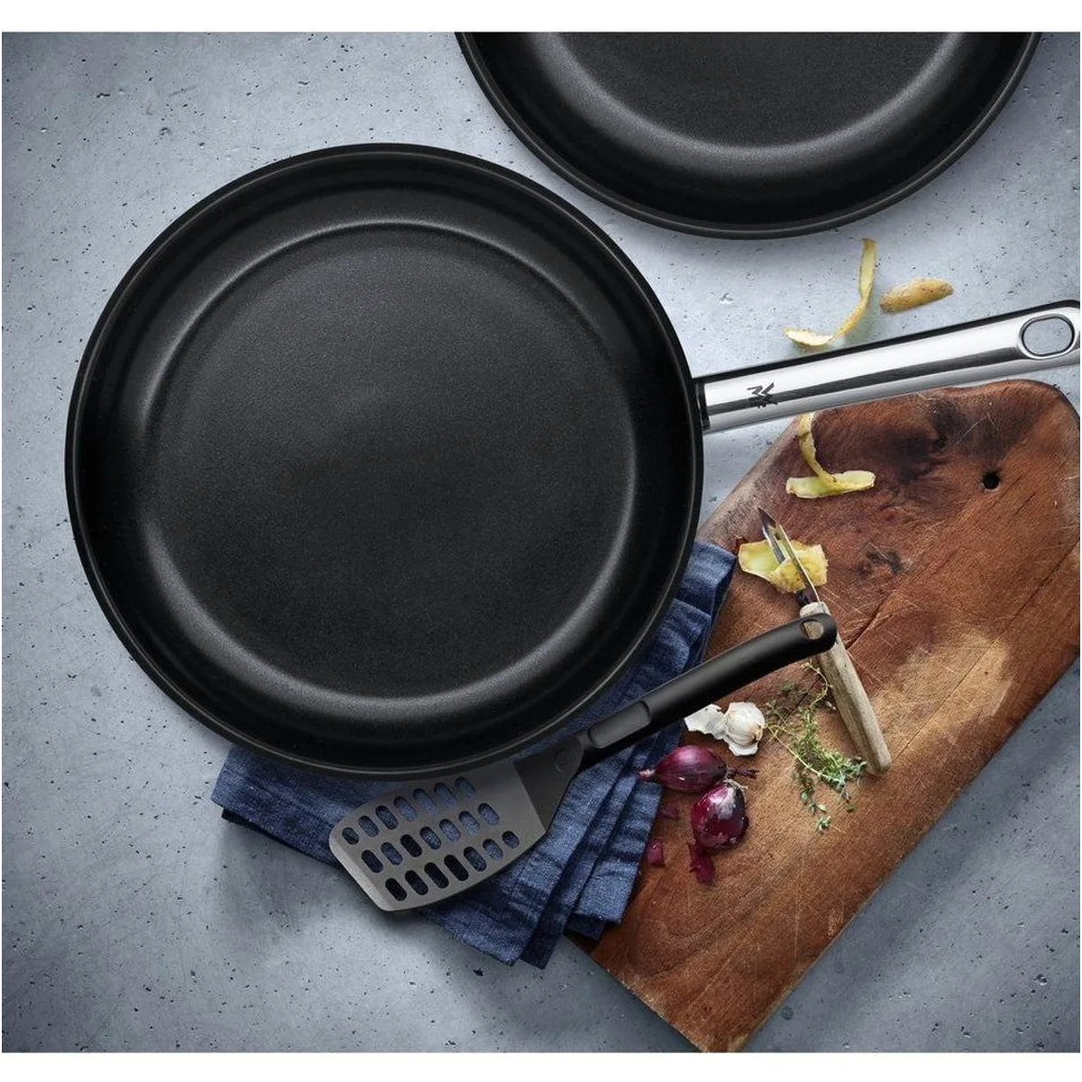 WMF Pfannen-Set Devil, 3-teilig, Induktionsgeeignet, Antihaftversiegelung 2