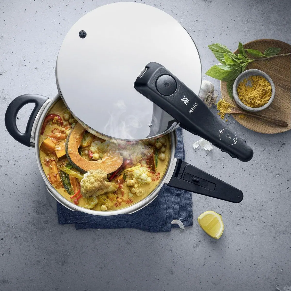 WMF Perfect One Pot Schnellkochtopf Set, 4,5l + 3l, schnelles Kochen, Cromargan Edelstahl 2